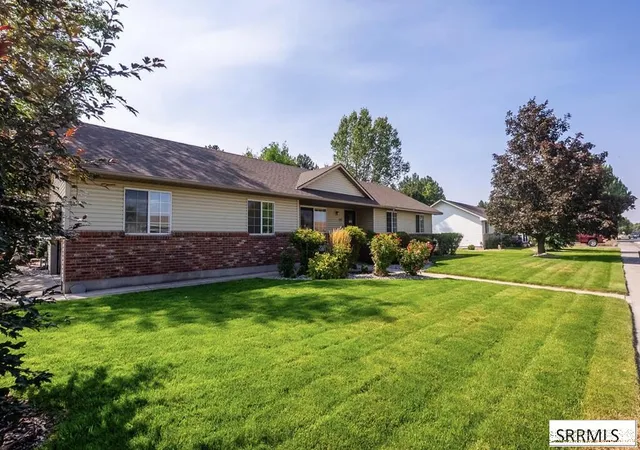 Photo 3 of Single family home for sale at 262 S Adam Lane, Idaho Falls, ID 83401 | MLS# 2188379 | Listing updated on 2026-08-29