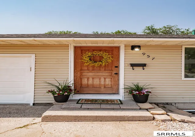 Photo 2 of Single family home for sale at 957 Meadowbrook Lane, Pocatello, ID 83201 | MLS# 2188400 | Listing updated on 2026-08-29