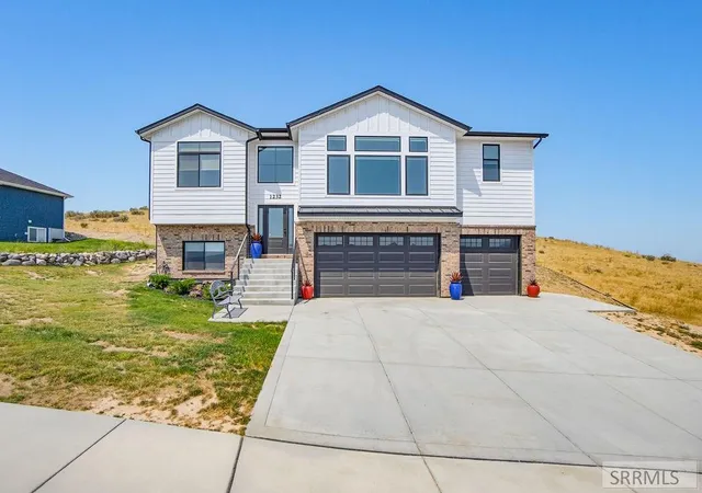 Photo 2 of Single family home for sale at 1232 Gathe Dr, Pocatello, ID 83204 | MLS# 2188296 | Listing updated on 2026-08-22