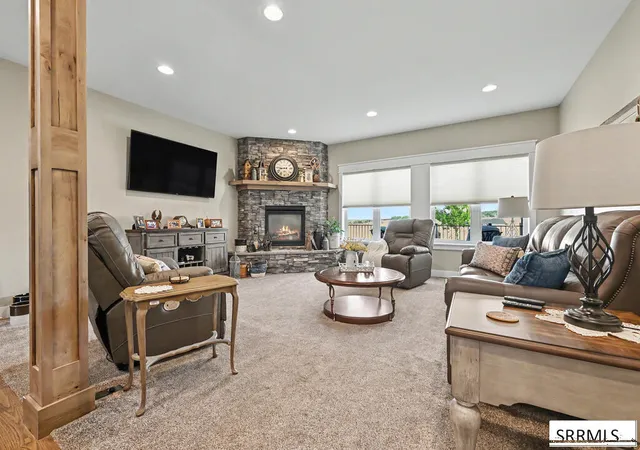 Photo 4 of Single family home for sale at 8691 S Black Hawk Dr, Idaho Falls, ID 83406 | MLS# 2188692 | Listing updated on 2026-08-28