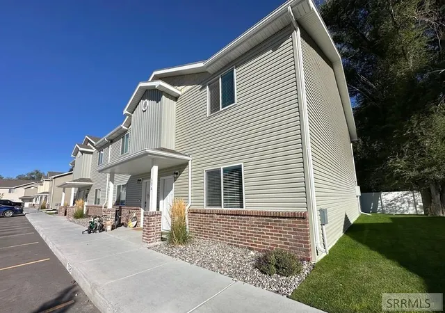 Photo 3 of Townhouse for sale at 2001 Lawrence Lane #604, Blackfoot, ID 83221 | MLS# 2188072 | Listing updated on 2026-09-05