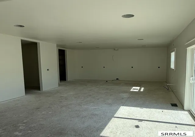 Photo 2 of Single family home for sale at 518 Boxwood Dr, Idaho Falls, ID 83402 | MLS# 2188791 | Listing updated on 2026-08-26