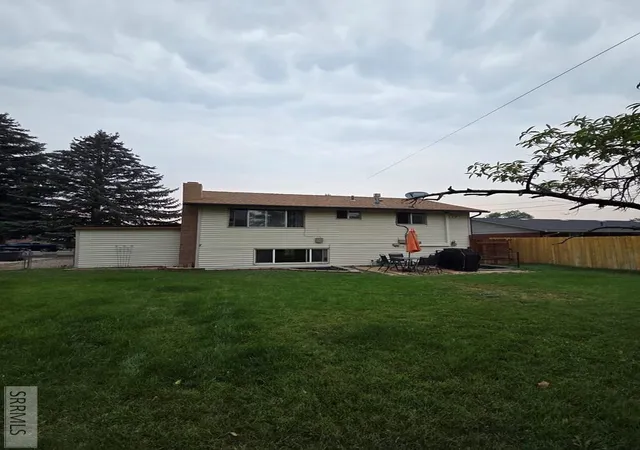 Photo 2 of Single family home for sale at 740 Melrose Dr, Idaho Falls, ID 83401 | MLS# 2188097 | Listing updated on 2026-08-11