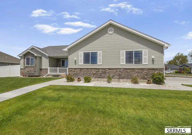 Photo 3 of Single family home for sale at 660 Regency Lane, Idaho Falls, ID 83402 | MLS# 2188382 | Listing updated on 2026-09-15