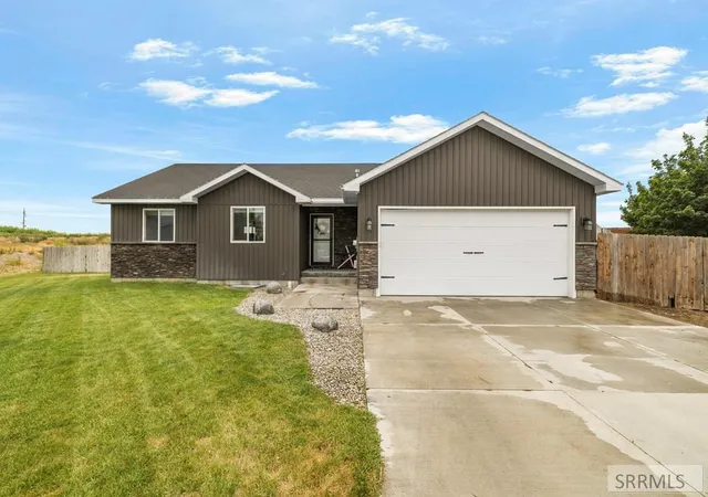 Photo 1 of Single family home for sale at 425 E Oak Street, Shelley, ID 83274 | MLS# 2187871 | Listing updated on 2026-09-15