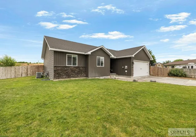 Photo 2 of Single family home for sale at 425 E Oak Street, Shelley, ID 83274 | MLS# 2187871 | Listing updated on 2026-09-15