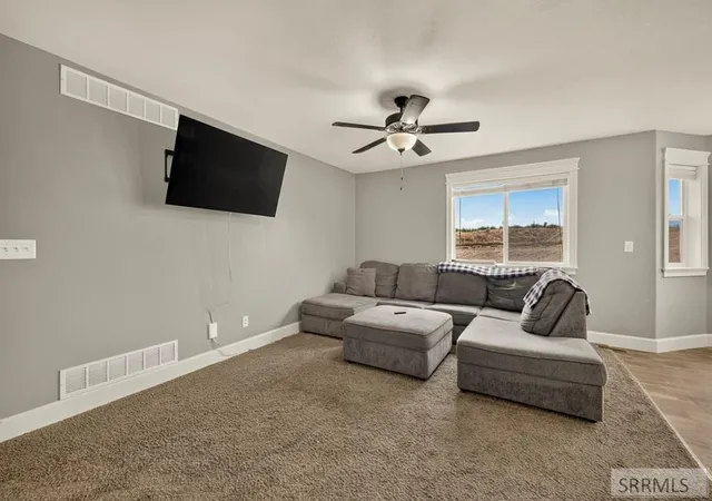 Photo 4 of Single family home for sale at 425 E Oak Street, Shelley, ID 83274 | MLS# 2187871 | Listing updated on 2026-10-08