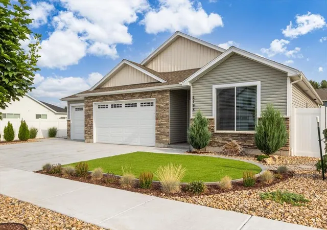 Photo 3 of Single family home for sale at 2198 W 640 S, Rexburg, ID 83440 | MLS# 2188556 | Listing updated on 2026-09-03