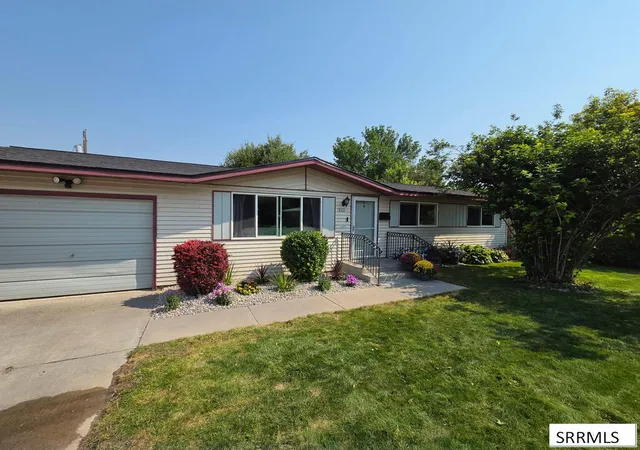 Photo 1 of Single family home for sale at 1880 Carmel Dr, Idaho Falls, ID 83402 | MLS# 2188346 | Listing updated on 2026-08-28
