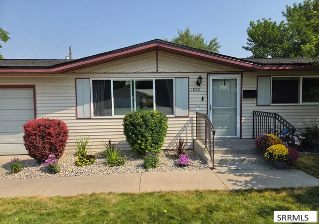 Photo 2 of Single family home for sale at 1880 Carmel Dr, Idaho Falls, ID 83402 | MLS# 2188346 | Listing updated on 2026-08-28