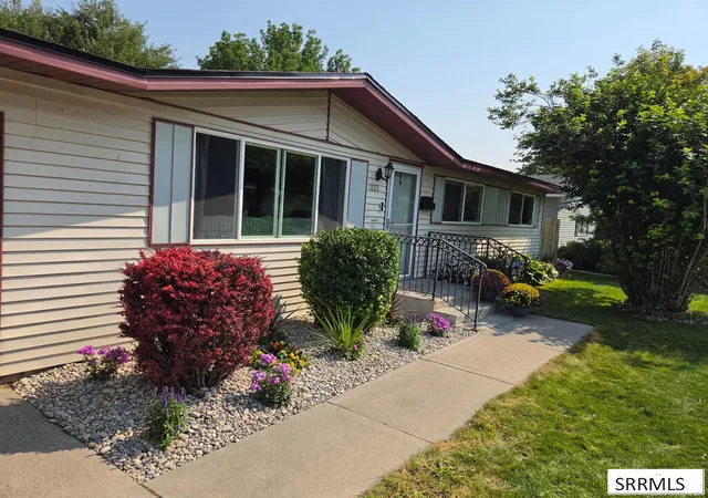 Photo 3 of Single family home for sale at 1880 Carmel Dr, Idaho Falls, ID 83402 | MLS# 2188346 | Listing updated on 2026-08-28