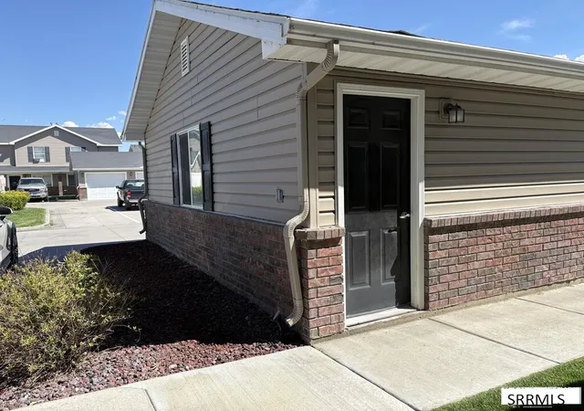 Photo 2 of Townhouse for sale at 418 Pheasant Ridge Dr #B, Chubbuck, ID 83202 | MLS# 2188763 | Listing updated on 2026-08-26