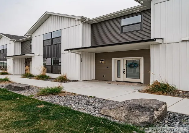 Homes for sale in Sugar City, ID | 274 W 4th S, Sugar City, ID 83448 | MLS# 2185606
