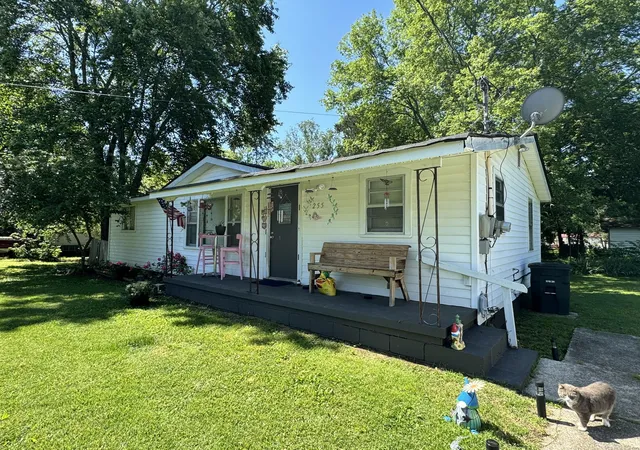 Photo 2 of Single family home for sale at 255 Burnett St, Graysville, TN 37338 | MLS# 1392515 | Listing updated on 2026-01-08