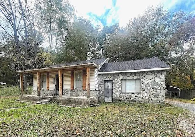 1st image of 810 S Chattanooga St, La Fayette, GA 30728 | MLS# 1366711