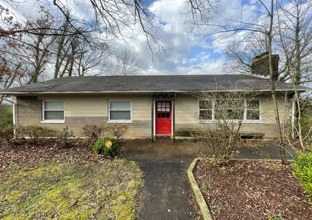 Photo 1 of Sale Pending at 415 Seneca Dr, Knoxville, TN 37914 | MLS# 1370412 | Listing updated on 2024-09-08