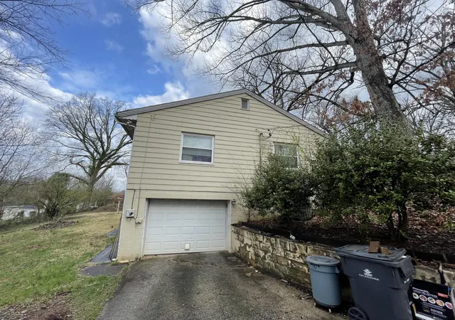 Photo 2 of Sale Pending at 415 Seneca Dr, Knoxville, TN 37914 | MLS# 1370412 | Listing updated on 2024-09-08