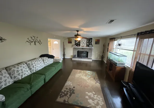 Photo 4 of Sale Pending at 415 Seneca Dr, Knoxville, TN 37914 | MLS# 1370412 | Listing updated on 2024-09-08