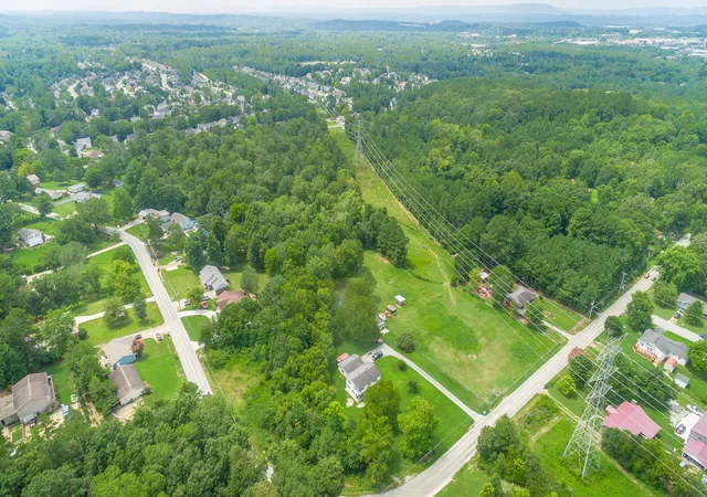 Photo 2 of Sale Pending at 8212 Shallowford Rd, Chattanooga, TN 37421 | MLS# 1304840 | Listing updated on 2026-04-02