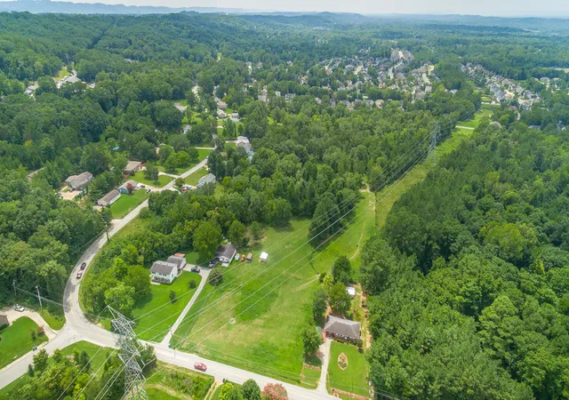 Photo 2 of Sale Pending at 8212 Shallowford Rd, Chattanooga, TN 37421 | MLS# 1304840 | Listing updated on 2026-04-02