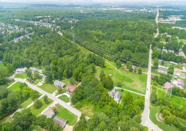 Photo 3 of Sale Pending at 8212 Shallowford Rd, Chattanooga, TN 37421 | MLS# 1304840 | Listing updated on 2026-04-02