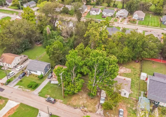 Photo 4 of Sale Pending at 3225 Shields Ave, Knoxville, TN 37914 | MLS# 1501166 | Listing updated on 2025-01-10