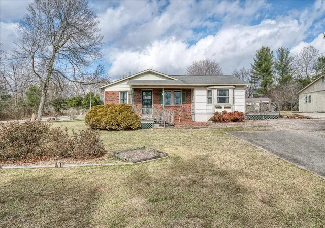 Photo 1 of Single family home for sale at 23 Oak Hl Dr, Crossville, TN 38572 | MLS# 1521824 | Listing updated on 2026-07-22