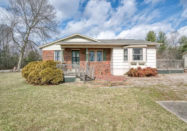 Photo 2 of Single family home for sale at 23 Oak Hl Dr, Crossville, TN 38572 | MLS# 1521824 | Listing updated on 2026-07-22