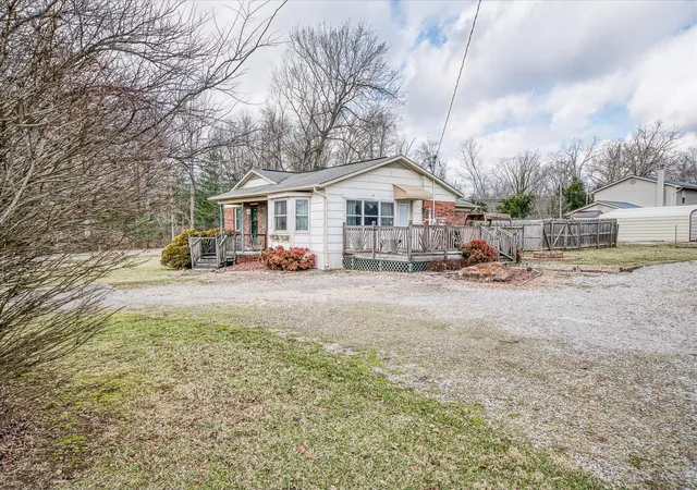 Photo 3 of Single family home for sale at 23 Oak Hl Dr, Crossville, TN 38572 | MLS# 1521824 | Listing updated on 2026-07-22
