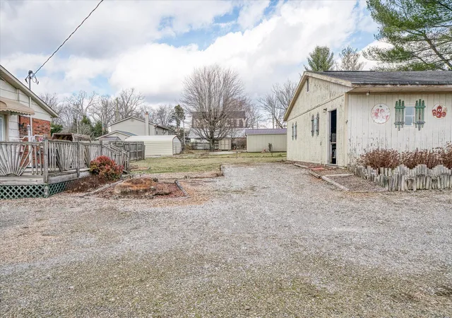Photo 3 of Single family home for sale at 23 Oak Hl Dr, Crossville, TN 38572 | MLS# 1521824 | Listing updated on 2026-07-22