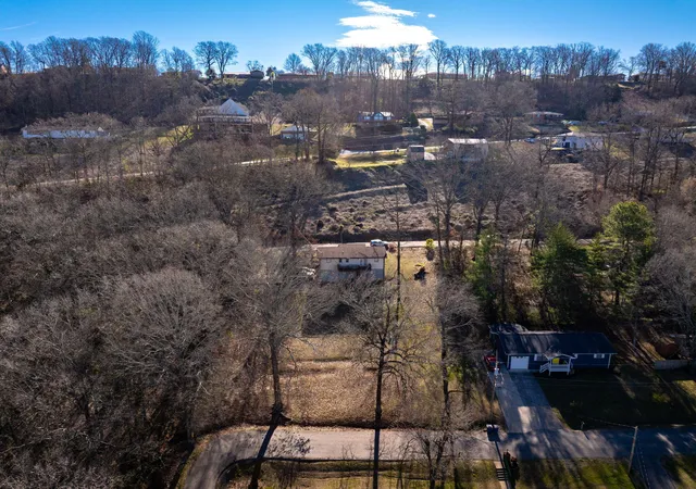3rd image of 301 Dempsey Ln, Rossville, GA 30741 | MLS# 1507758