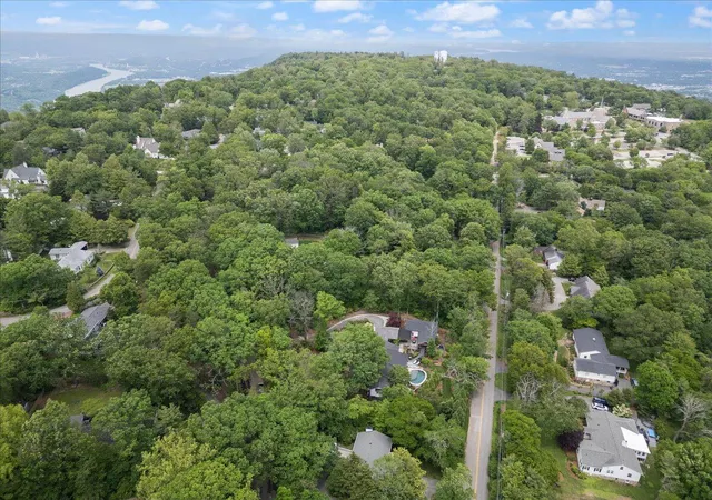Homes for sale in Lookout Mountain, TN | 307 Park Rd, Lookout Mountain, TN 37350 | MLS# 1513402