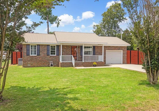Single family home for sale at 322 Beverly St, Scottsboro, AL 35768 | MLS# 1514368 | Listing updated on 2025-11-25