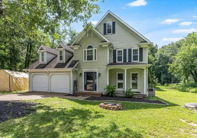 Homes for sale in Signal Mountain, TN | 2416 Mourning Dove Ln, Signal Mountain, TN 37377 | MLS# 1516150