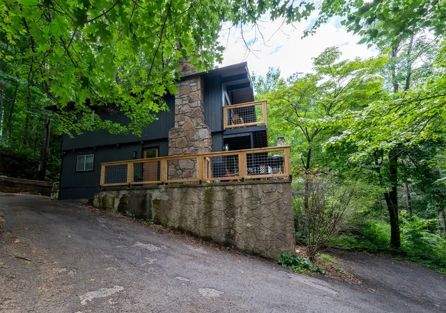 Photo 3 of House for sale at 1428 N Arbon Ln, Gatlinburg, TN 37738 | MLS# 1515832 | Listing updated on 2026-10-01