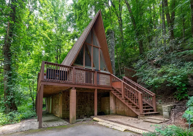 Homes for sale in Gatlinburg, TN | 913 Ski Mountain Rd, Gatlinburg, TN 37738 | MLS# 1515855