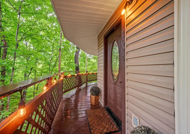 Homes for sale in Gatlinburg, TN | 1025 Lower Alpine Way, Gatlinburg, TN 37738 | MLS# 1516022