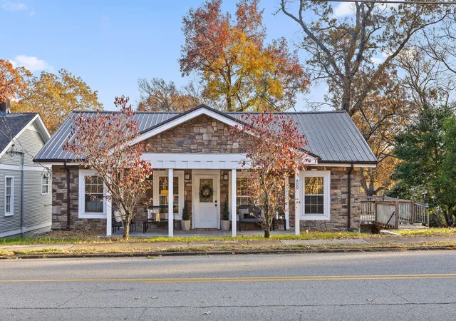 Photo 1 of Single family home for sale at 800 Barton Ave, Chattanooga, TN 37405 | MLS# 1516180 | Listing updated on 2026-09-01