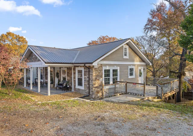 Photo 2 of Single family home for sale at 800 Barton Ave, Chattanooga, TN 37405 | MLS# 1516180 | Listing updated on 2026-09-01