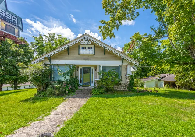Photo 1 of Single family home for sale at 9514 E Brainerd Rd, Chattanooga, TN 37421 | MLS# 1517767 | Listing updated on 2026-03-26