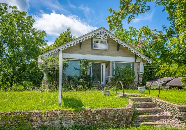 Photo 2 of Single family home for sale at 9514 E Brainerd Rd, Chattanooga, TN 37421 | MLS# 1517767 | Listing updated on 2026-03-26