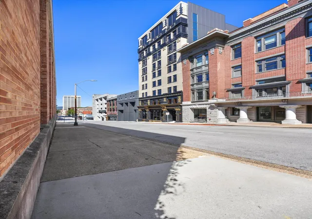 2nd image of 117 E 7th St #403-B, Chattanooga, TN 37402 | MLS# 1517570