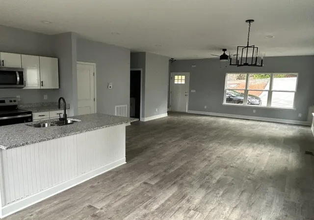Homes for sale in Chattanooga, TN | 3045 Westside Dr, Chattanooga, TN 37404 | MLS# 1518882