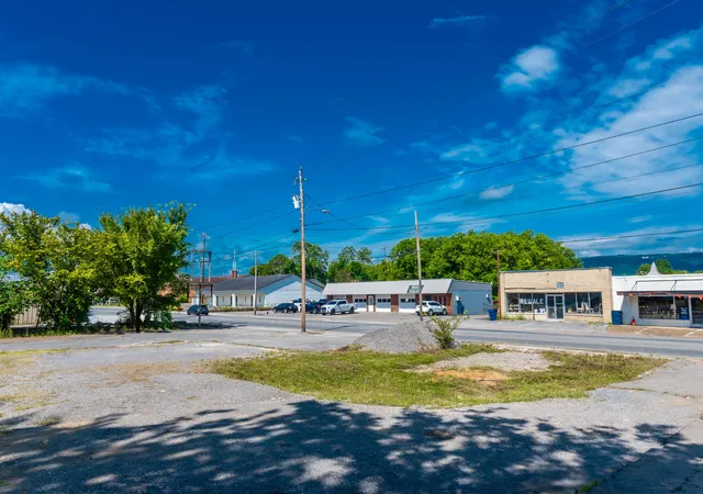 Photo 3 of Multi family home for sale at 806 Mcfarland Ave, Rossville, GA 30741 | MLS# 1520521 | Listing updated on 2026-05-19