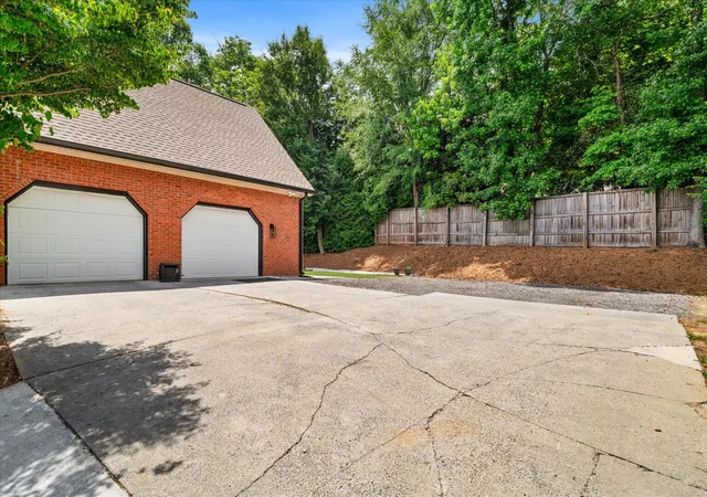 Homes for sale in Dalton, GA | 2654 Foxmore Cir, Dalton, GA 30720 | MLS# 1520457