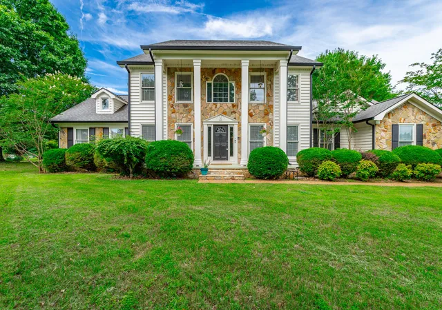 Homes for sale in Hixson, TN | 1834 Bay Pointe Dr, Hixson, TN 37343 | MLS# 1537195