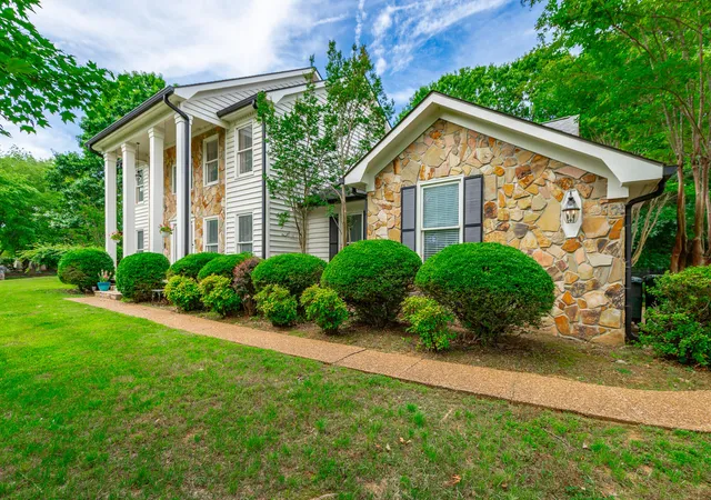 Homes for sale in Hixson, TN | 1834 Bay Pointe Dr, Hixson, TN 37343 | MLS# 1537195