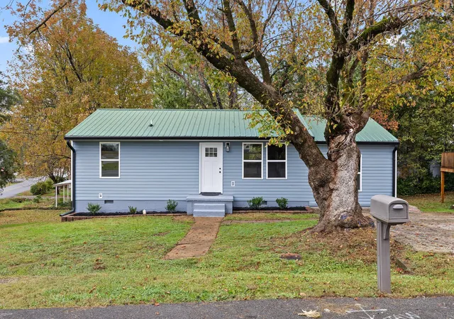 Single Family Residence at 702 Short St, Rossville, GA 30741 | MLS# 1523142 | | Sold on 2025-12-12