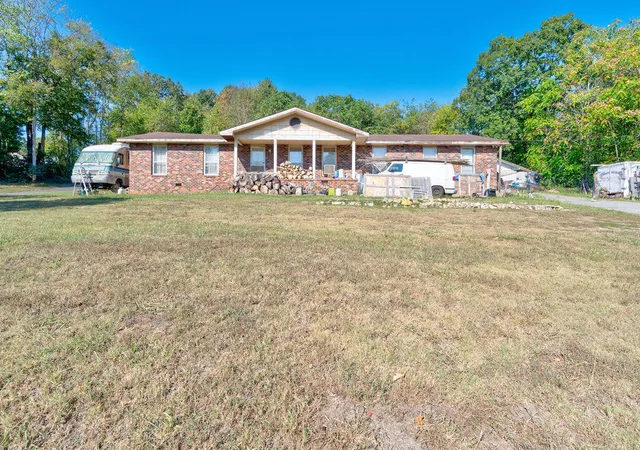 1st image of 925 Magnolia St, Rossville, GA 30741 | MLS# 1523303