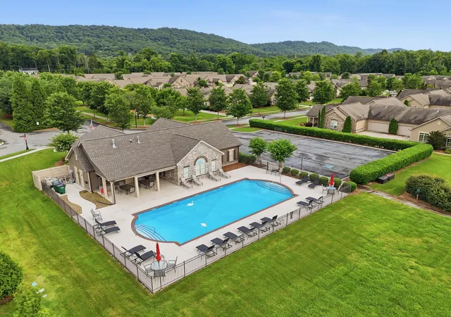 2nd image of 1746 Sedgefield Dr, Ooltewah, TN 37363